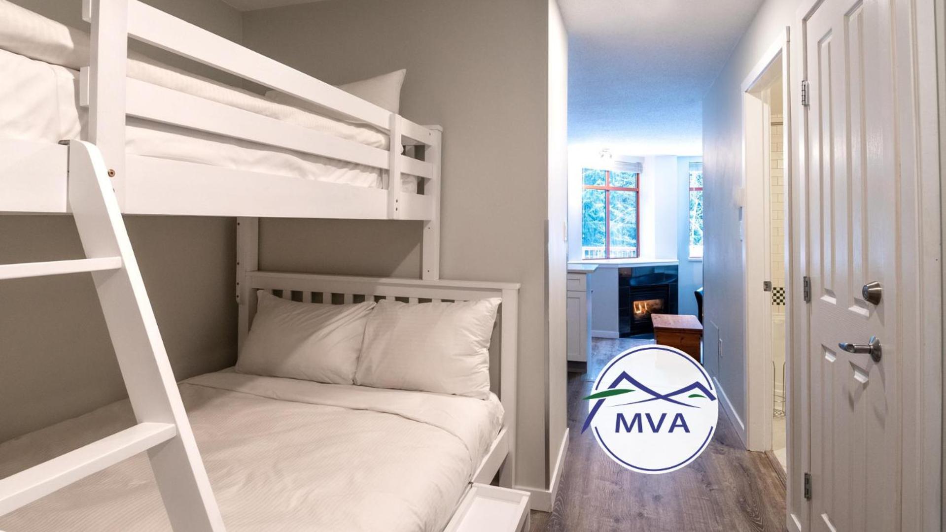 Alpenglow Lodge Family Studio With Murphy Bed By Mva Whistler Exterior foto